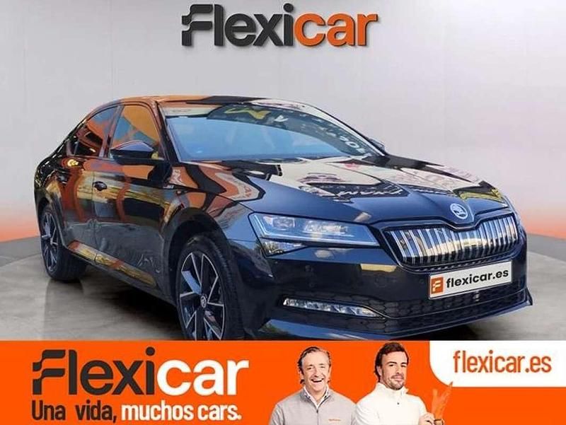 Negro Usado 2023 Skoda Superb SportLine Berlina | 30.890 € (Buen precio) - Imagen 1/4