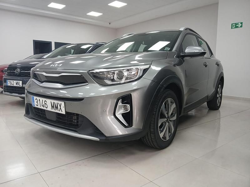 Usado Kia Stonic 100 CV (73 kW) 2024 Gris SUV