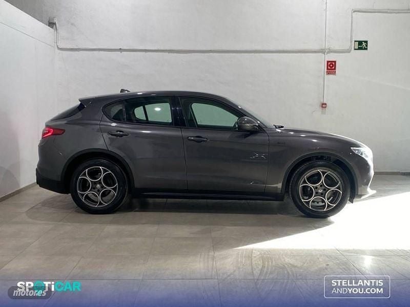 Usado Alfa Romeo Stelvio Sprint 190 CV (139 kW) 2020 Gris SUV