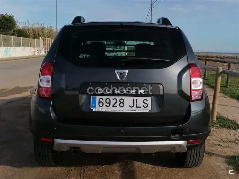 Usado Dacia Duster Lauréate 125 CV (91 kW) 2016 Negro SUV