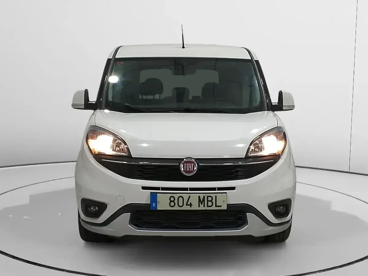 Usado Fiat Doblò Trekking 120 CV (88 kW) 2022 Blanco Monovolumen