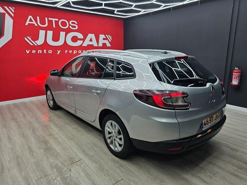 Usado Renault Mégane GrandTour Business 110 CV (80 kW) 2016 Gris / plata Familiar