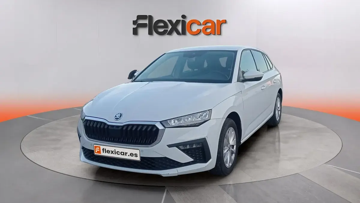 Usado Skoda Scala Selection 116 CV (85 kW) 2024 Blanco Utilitario