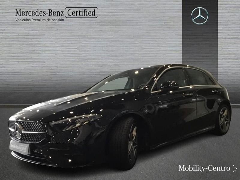 Usado Mercedes A180 116 CV (85 kW) 2024 Negro noche Utilitario