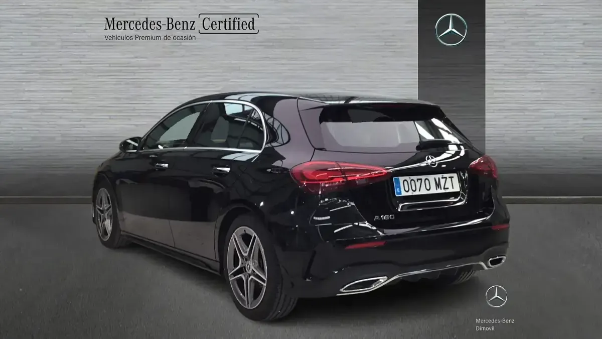 Usado Mercedes A180 AMG line 136 CV (100 kW) 2025 Negro noche Berlina