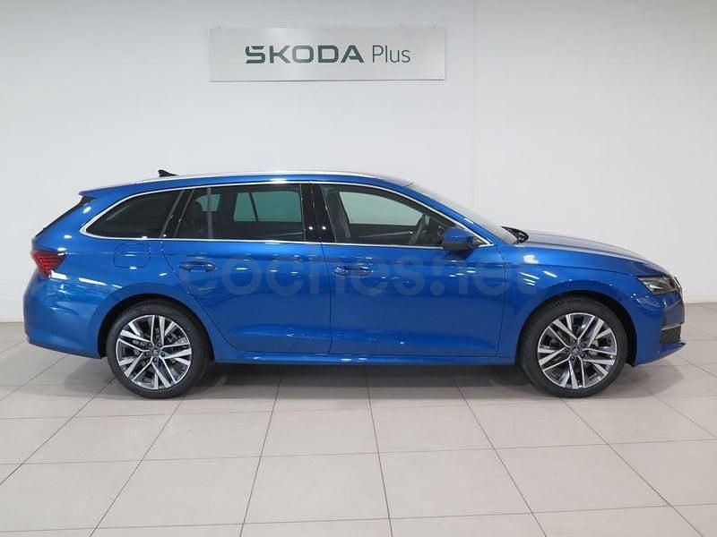 Usado Skoda Octavia 150 CV (110 kW) 2025 Azul Familiar