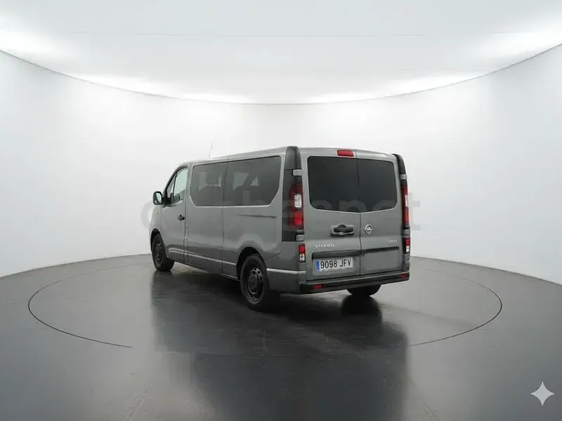 Usado Renault Trafic 110 CV (80 kW) 2015 Gris / plata Monovolumen
