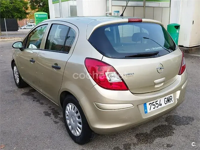 Usado Opel Corsa Enjoy 80 CV (58 kW) 2009 Beige Utilitario