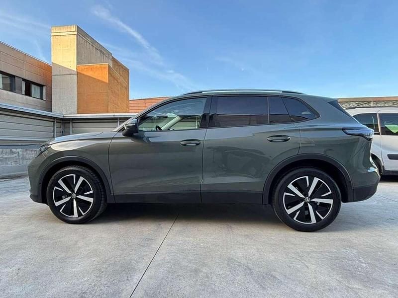 Usado VW Tiguan 150 CV (110 kW) 2025 Verde SUV