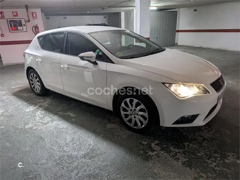 Usado Seat Leon Reference 105 CV (77 kW) 2014 Blanco Berlina