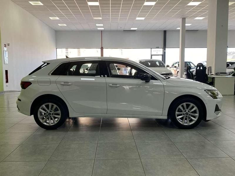 Usado Audi A3 Sportback Advanced 116 CV (85 kW) 2025 Blanco Utilitario