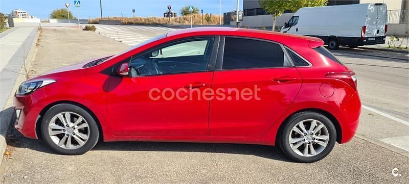 Rojo Usado 2012 Hyundai i30 Berlina | 5000 € (Precio justo) - Imagen 1/4