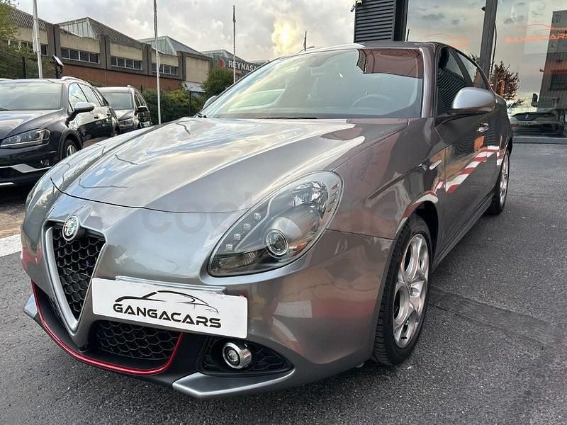 Usado Alfa Romeo Giulietta 120 CV (88 kW) 2018 Gris / plata Utilitario