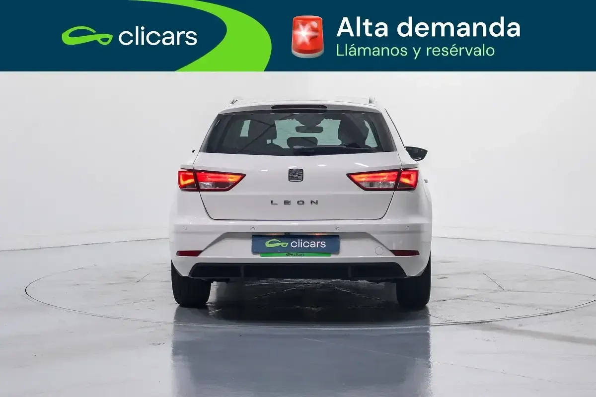 Usado Seat Leon Style 115 CV (84 kW) 2019 Blanco Familiar