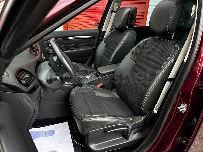 Usado Renault Grand Scénic III Bose Edition 110 CV (80 kW) 2015 Rojo Monovolumen