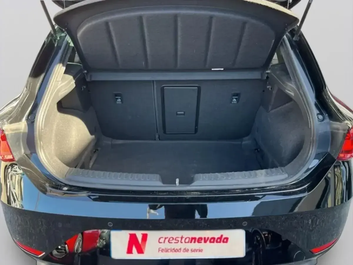 Usado Seat Leon FR 110 CV (80 kW) 2022 Negro Utilitario