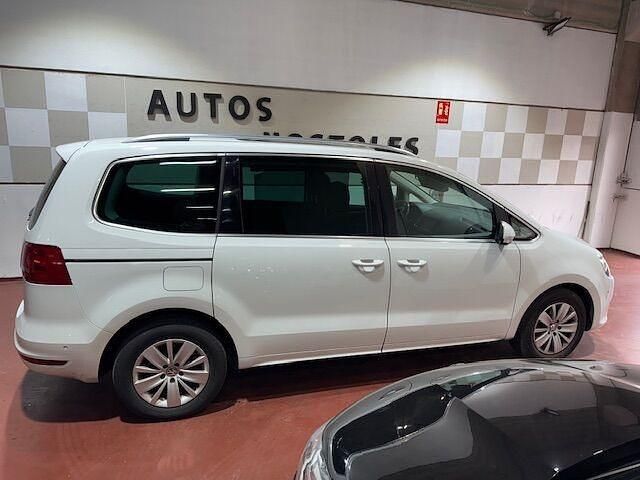 Usado VW Sharan Advance 140 CV (102 kW) 2014 Blanco Monovolumen