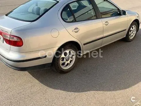 Usado Seat Toledo 110 CV (80 kW) 2001 Gris / plata Berlina