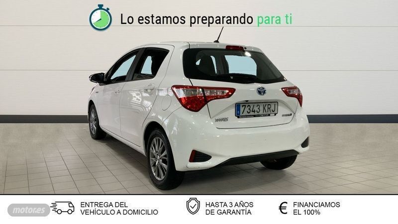 Usado Toyota Yaris Active 101 CV (74 kW) 2018 Blanco Utilitario