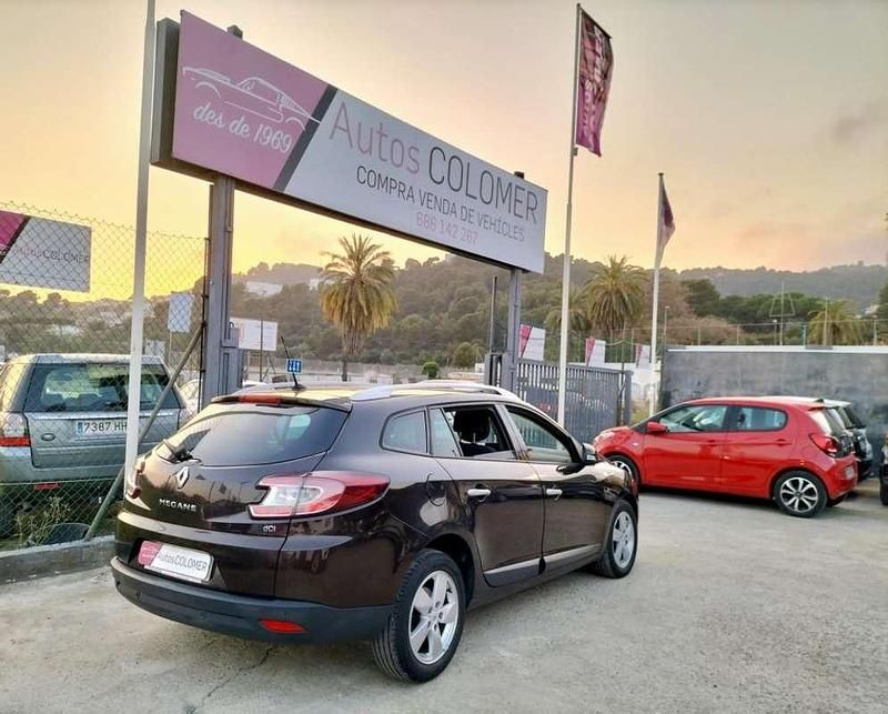Usado Renault Mégane GrandTour Dynamique 110 CV (80 kW) 2012 Marrón Familiar