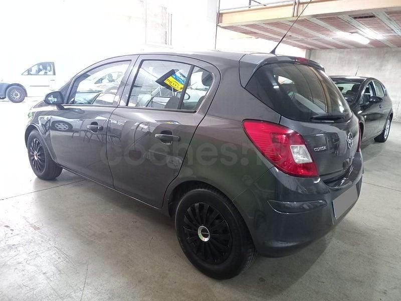 Usado Opel Corsa Essentia 85 CV (62 kW) 2011 Gris / plata Utilitario