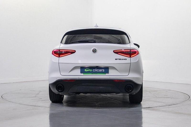 Usado Alfa Romeo Stelvio Sprint 190 CV (139 kW) 2021 Blanco SUV