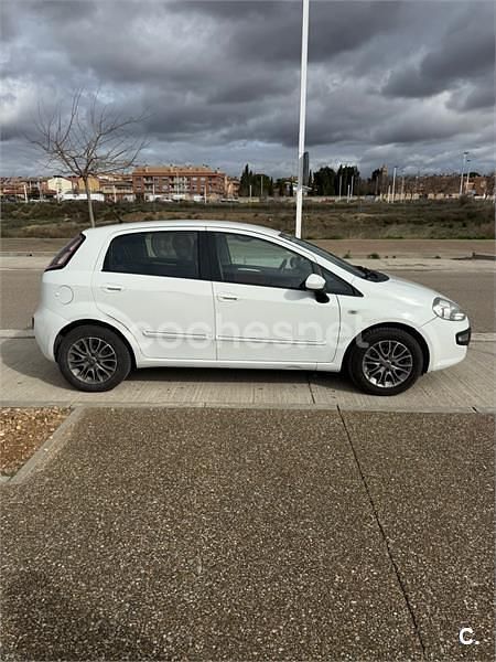 Usado Fiat Punto Evo Dynamic 77 CV (56 kW) 2011 Blanco Utilitario
