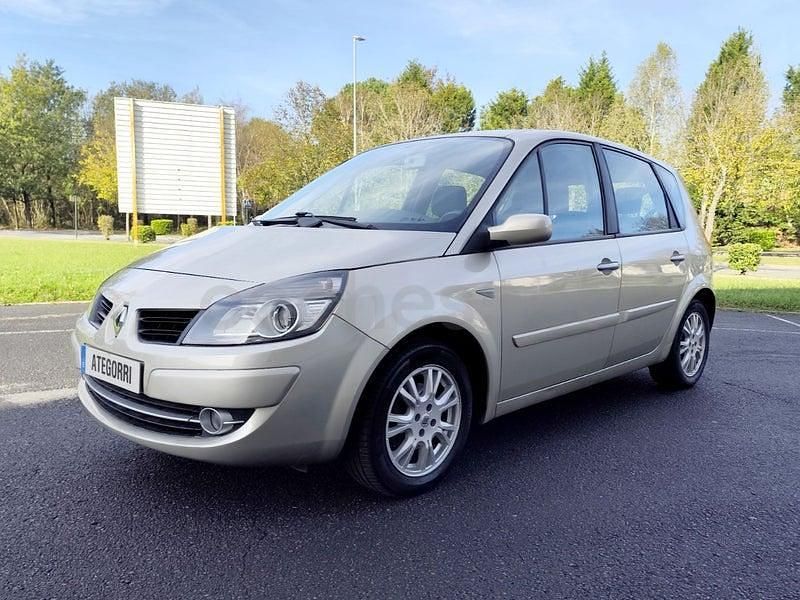 Usado Renault Scénic II Dynamique 85 CV (62 kW) 2006 Gris / plata Monovolumen