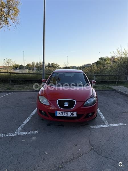 Usado Seat Leon Reference 140 CV (102 kW) 2005 Rojo Utilitario