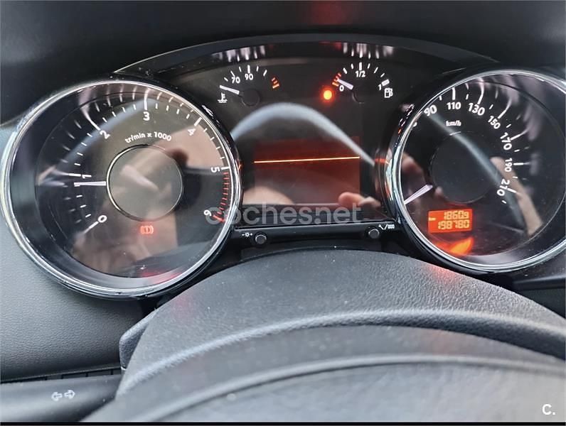 Usado Peugeot 3008 Allure 150 CV (110 kW) 2015 Negro Familiar