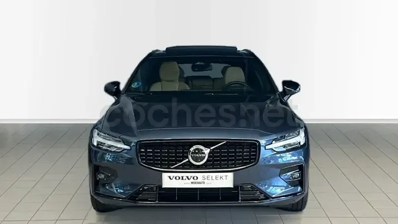 Usado Volvo V60 Ultra 197 CV (144 kW) 2024 Azul Familiar