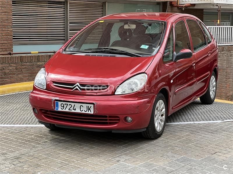 Usado Citroën Xsara Picasso Exclusive 117 CV (86 kW) 2003 Granate Monovolumen