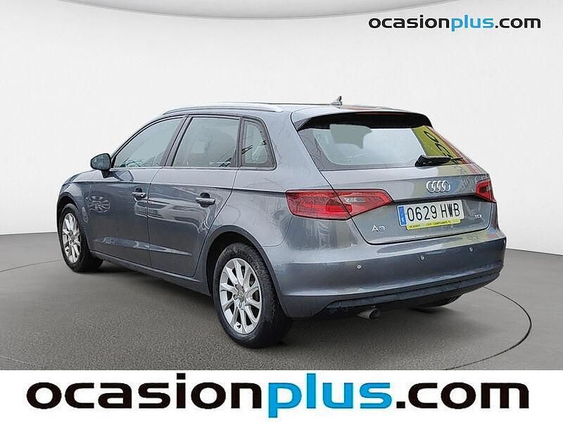 Usado Audi A3 Attraction 105 CV (77 kW) 2014 Gris Berlina