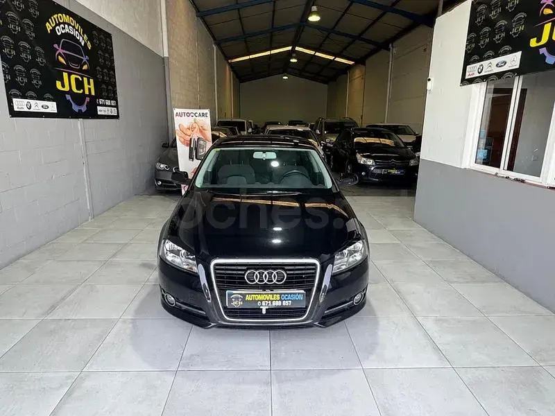 Usado Audi A3 Ambition 140 CV (102 kW) 2012 Negro Utilitario