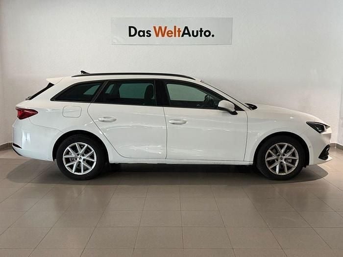 Usado Seat Leon Style 115 CV (84 kW) 2022 Blanco Familiar