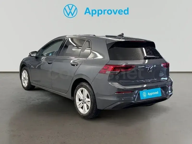 Usado VW Golf VIII Life 110 CV (80 kW) 2024 Gris / plata Berlina
