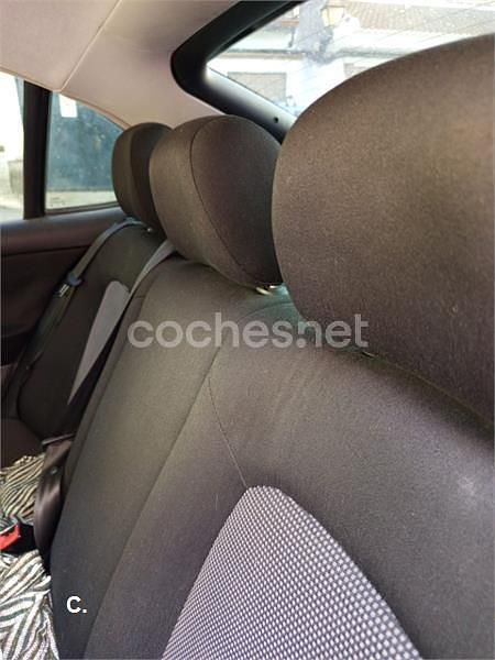 Rojo Usado 2003 Seat Leon Stella Berlina | 2600 € (Precio justo) - Imagen 1/4