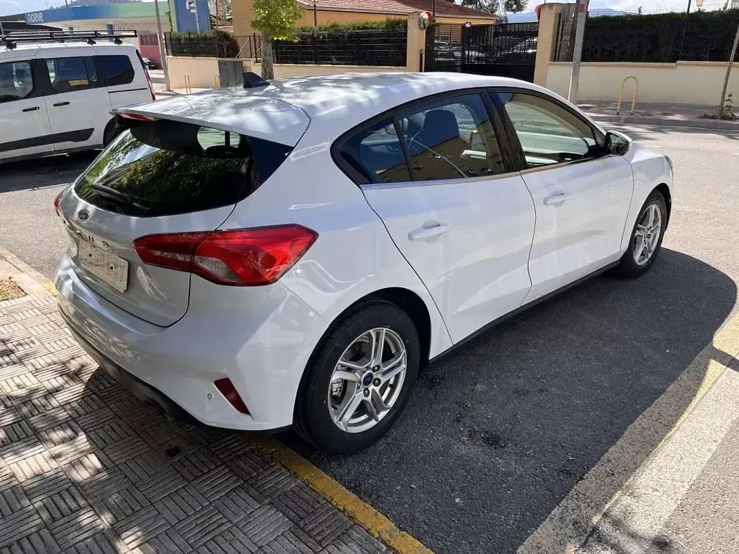 Käytetty Ford Focus Trend 95 HP (69 kW) 2021 Valkoinen Viistoperä