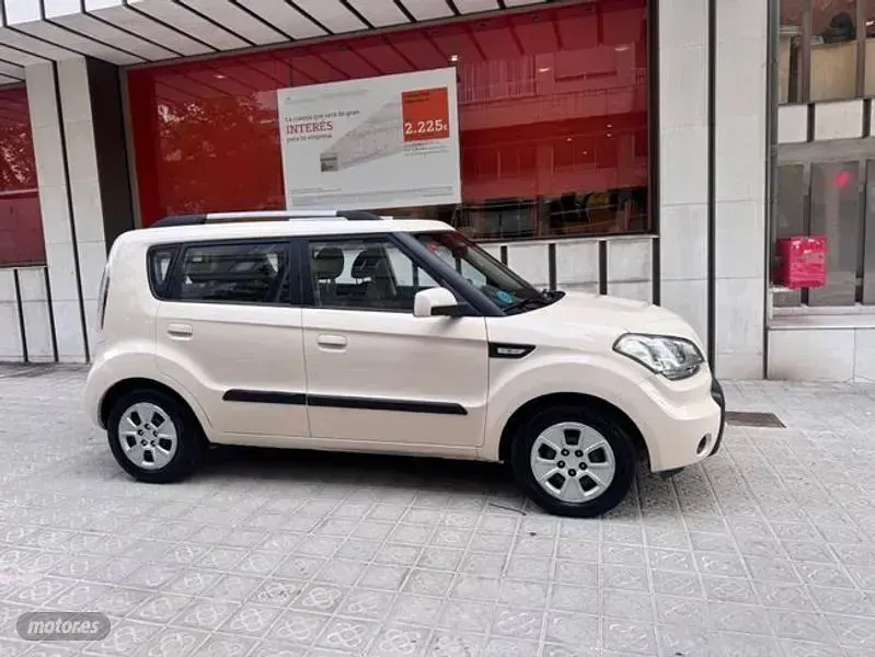 Usado Kia Soul 123 CV (90 kW) 2011 Beige SUV