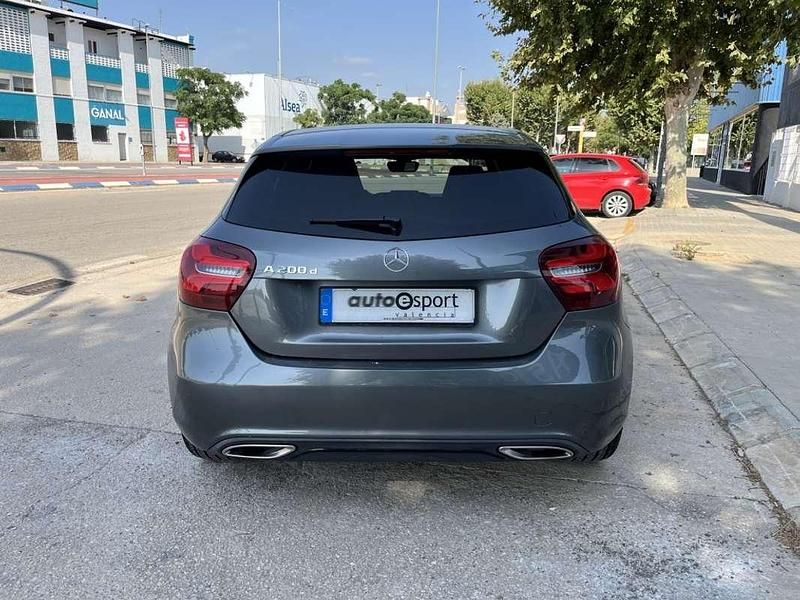 Usado Mercedes A200 Style 136 CV (100 kW) 2016 Gris Utilitario