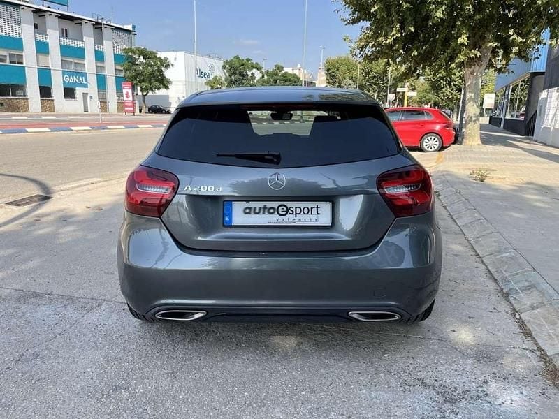 Usado Mercedes A200 Style 136 CV (100 kW) 2017 Gris Utilitario