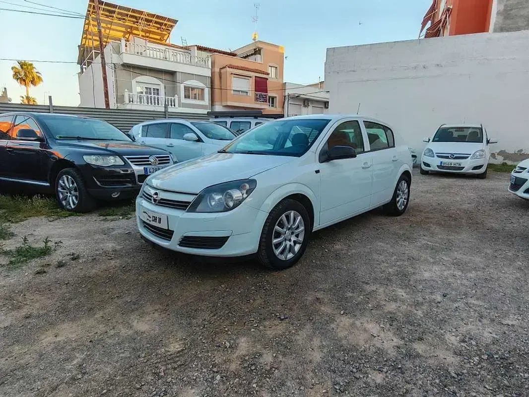 Usado Opel Astra Elegance 99 CV (72 kW) 2005 Blanco Utilitario