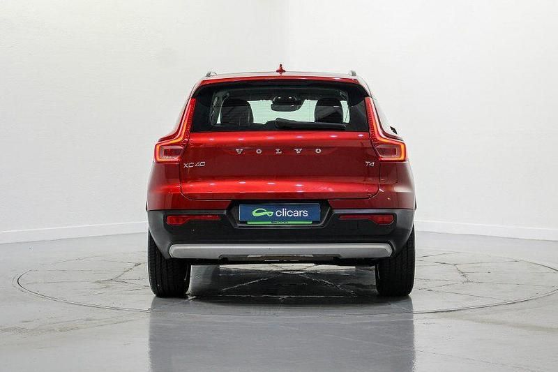 Usado Volvo XC40 Momentum 190 CV (139 kW) 2018 Rojo SUV