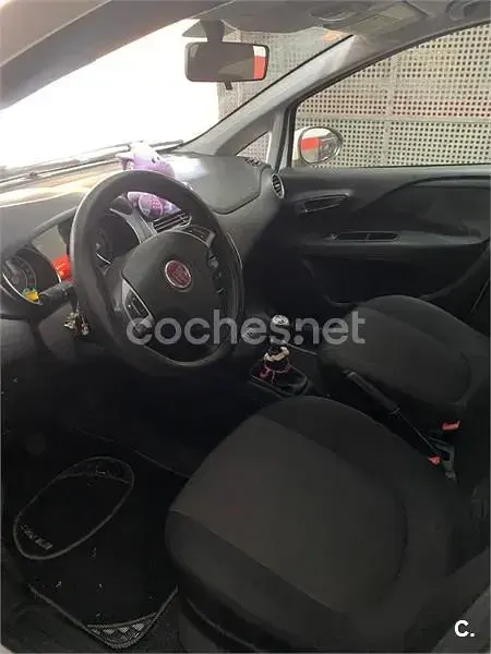 Usado Fiat Punto Pop 69 CV (50 kW) 2016 Blanco Utilitario