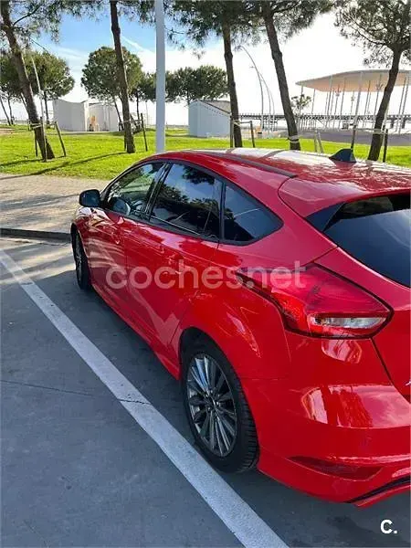 Usado Ford Focus ST-Line 120 CV (88 kW) 2018 Rojo Berlina