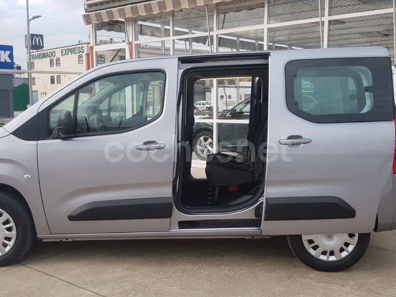 Usado Opel Combo Life Business Edition 102 CV (75 kW) 2023 Gris / plata Monovolumen