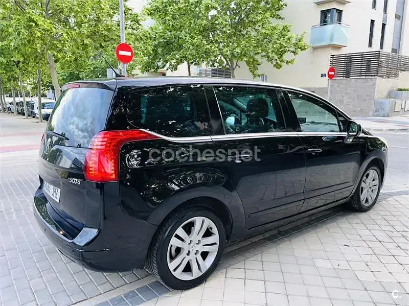 Używany Peugeot 5008 Sport 150 KM (110 kW) 2010 Czarny Minivan