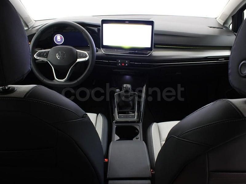 Usado VW Golf VIII Style 150 HP (110 kW) 2024 Azul Carrinha