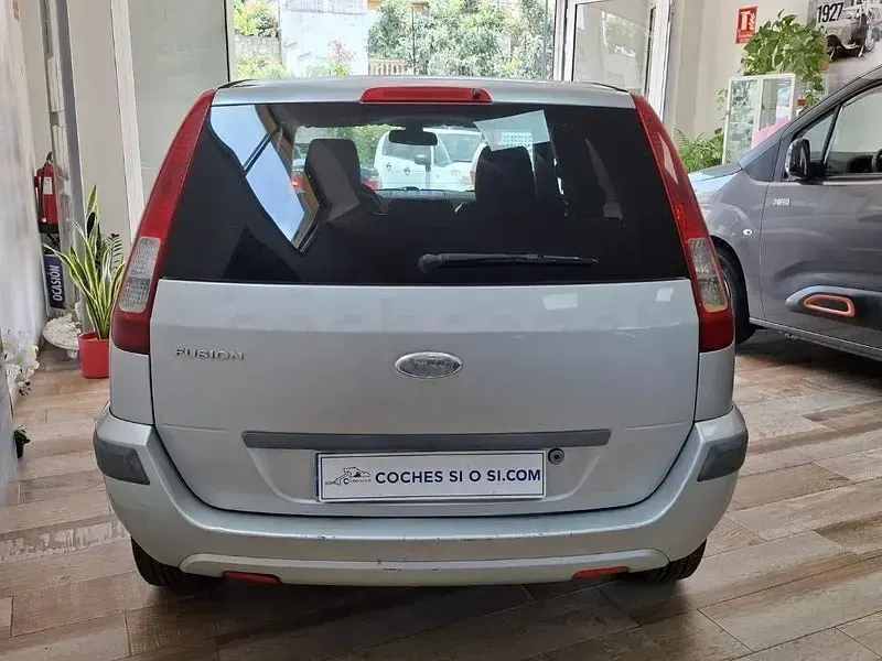 Usado Ford Fusion Ambiente 80 CV (58 kW) 2008 Gris / plata Utilitario