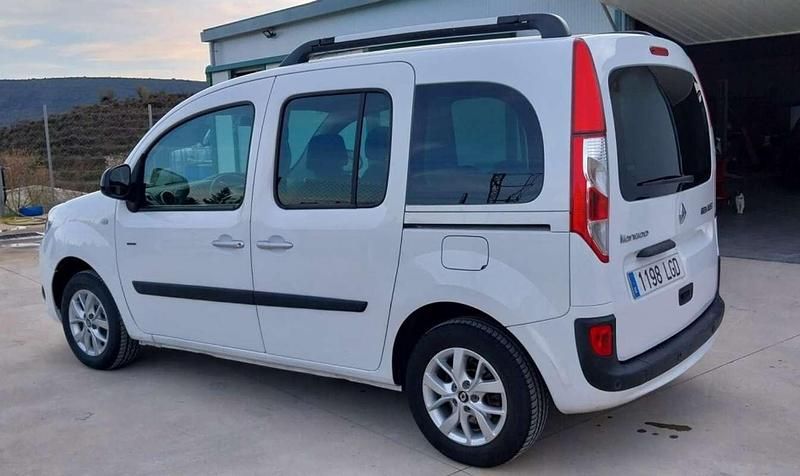 Usado Renault Kangoo LIMITED 95 CV (69 kW) 2020 Blanco Monovolumen